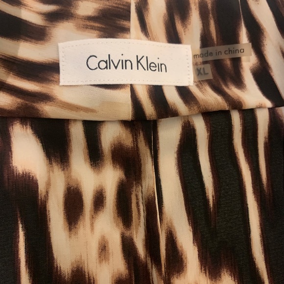 Career blouse by Calvin Klein XL in tans and brown - Picture 4 of 8